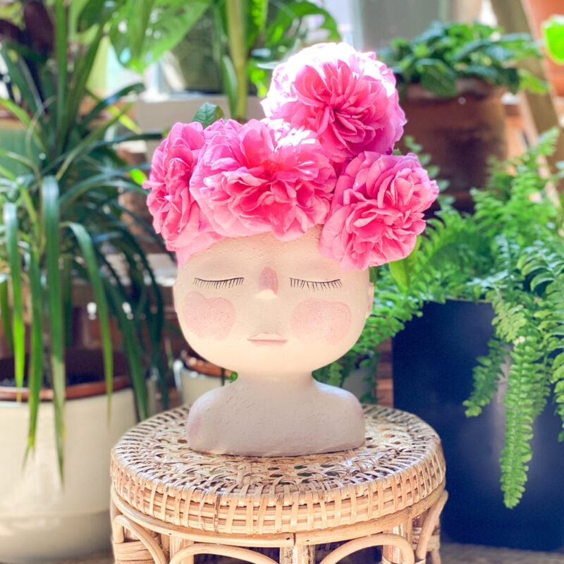 creative-doll-face-vase-with-roses-feel-good-decor-insta-2
