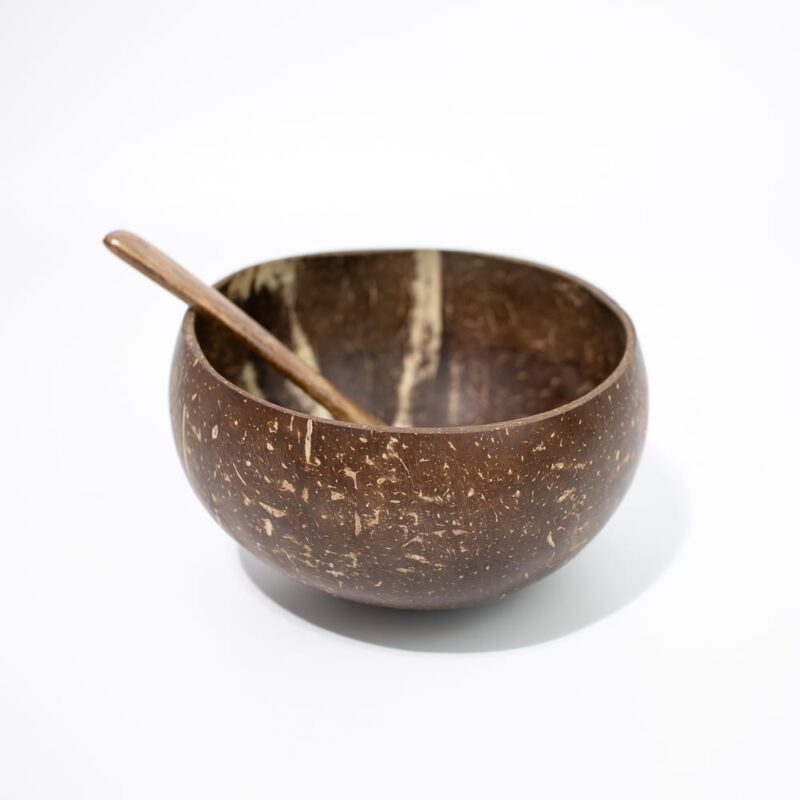 feel-good-decor-natural-coconut-bowls-set-with-wooden-spoons-closseup-smooth-finish