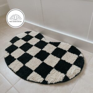 Checkerboard Curved Black & White Accent Rug | Bedside Mat